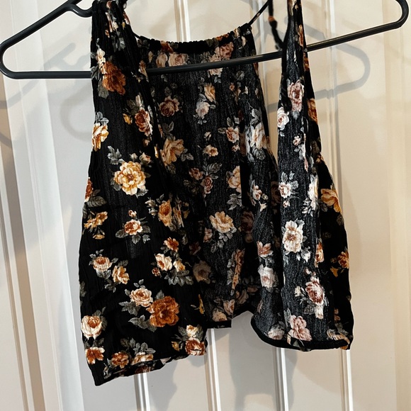 Too small. Had baby. Loved this outfit so much - Picture 4 of 4